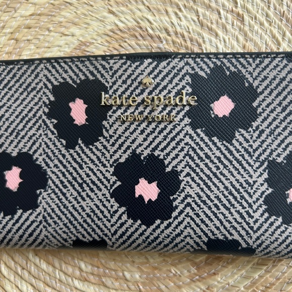 KATE SPADE STACI FLORAL BI-FOLD WALLET - Picture 2 of 4